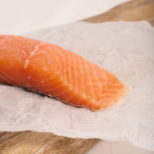 Porção de salmão norueguês de primeira qualidade