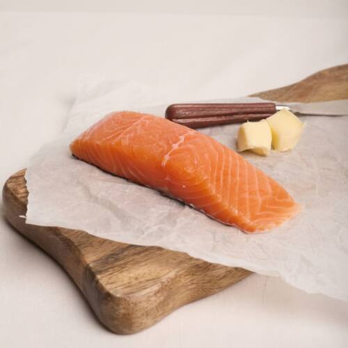 Porções de salmão norueguês de primeira qualidade